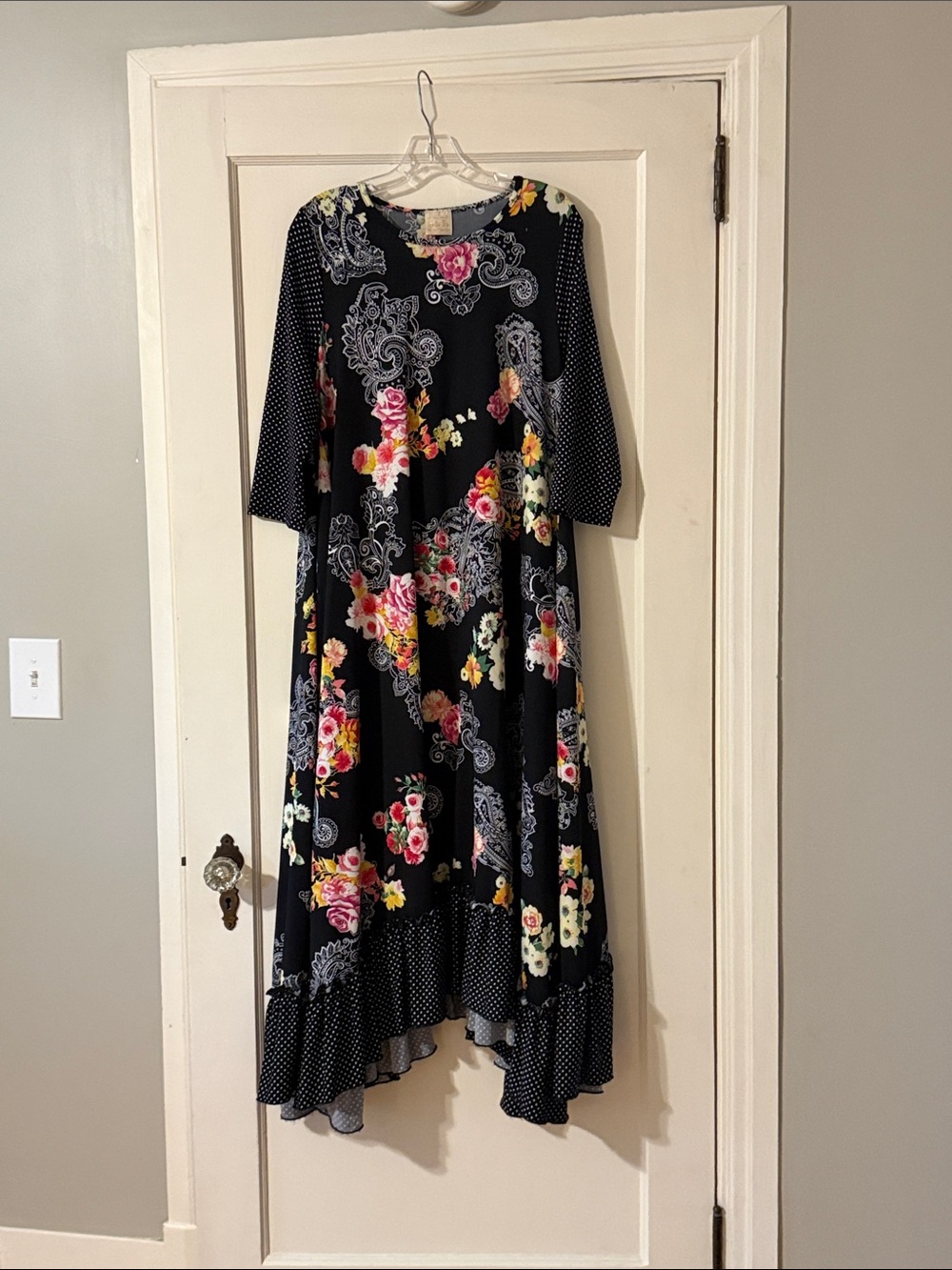 Zadie B’s Black Floral Polkadot Ruffle Maxi Dress Size Large